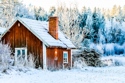 Oud huis in winterkleding