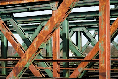 Rostig järnvägsbro