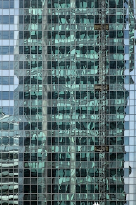 Reflexos de edifícios altos