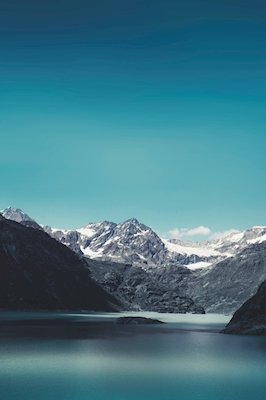 Turkos blå alpina sjön