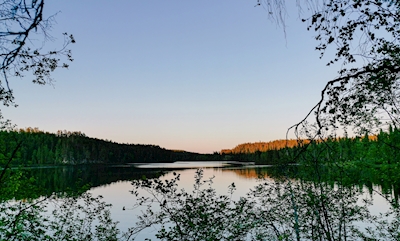Lago finlandese in estate