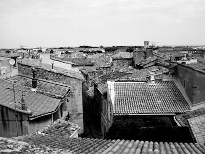 Střechy ve čtvrti Arles