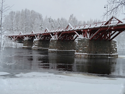 Brücke in Winterkleidung