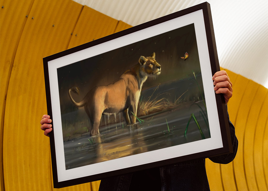 León en el lago con mariposa