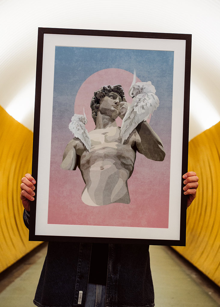 Statue af David med papegøjer