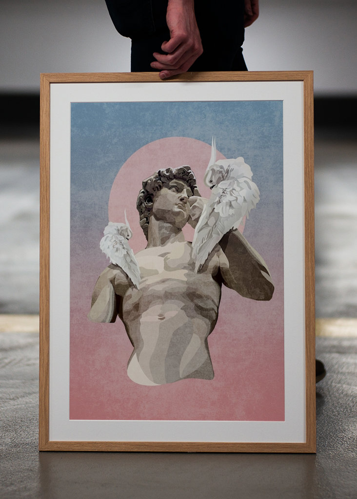 Statue af David med papegøjer