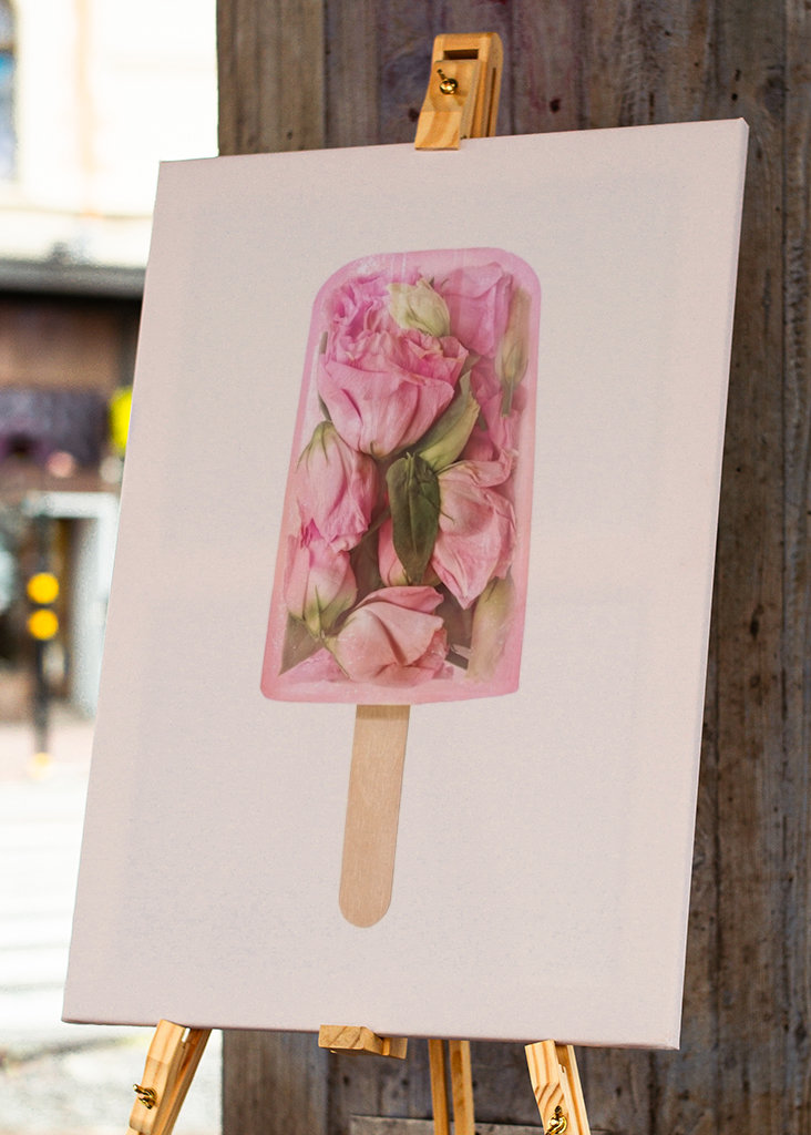 Blumen-Eis am Stiel