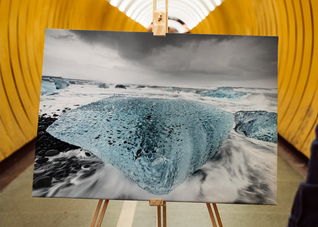 Eisblock in der Brandung