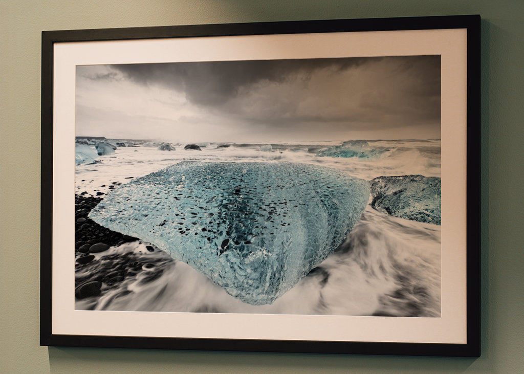 Eisblock in der Brandung