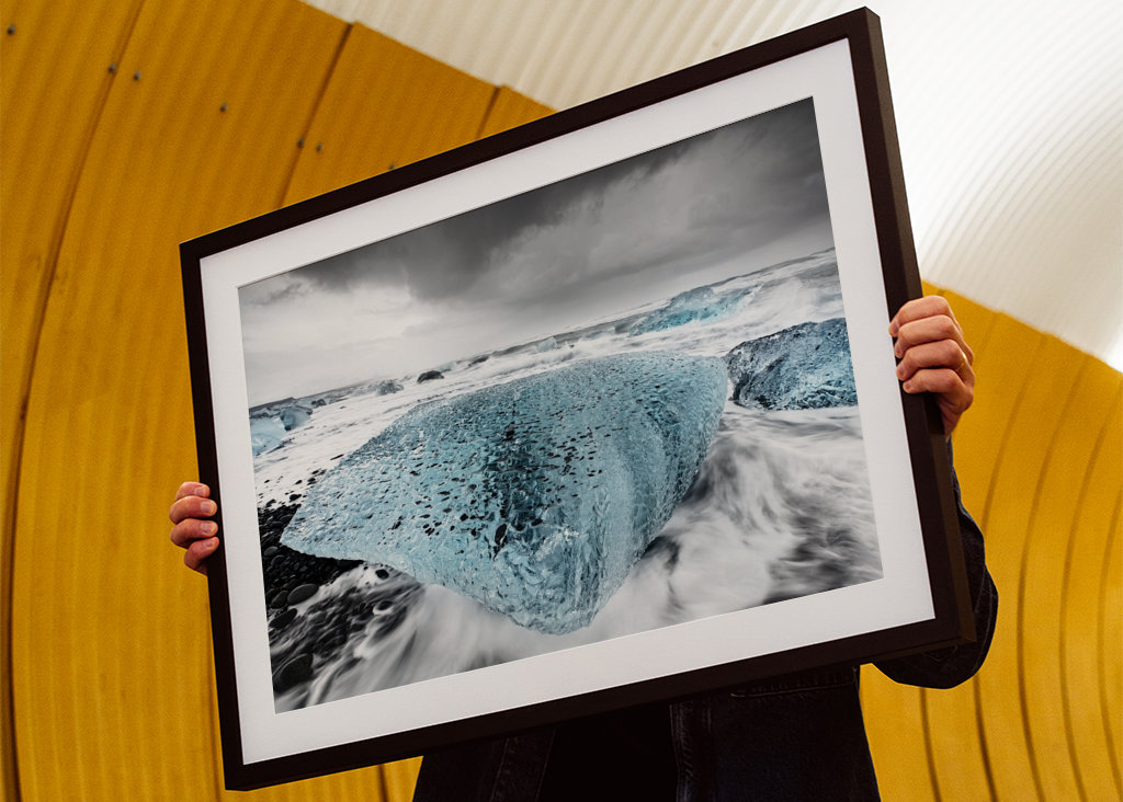 Eisblock in der Brandung