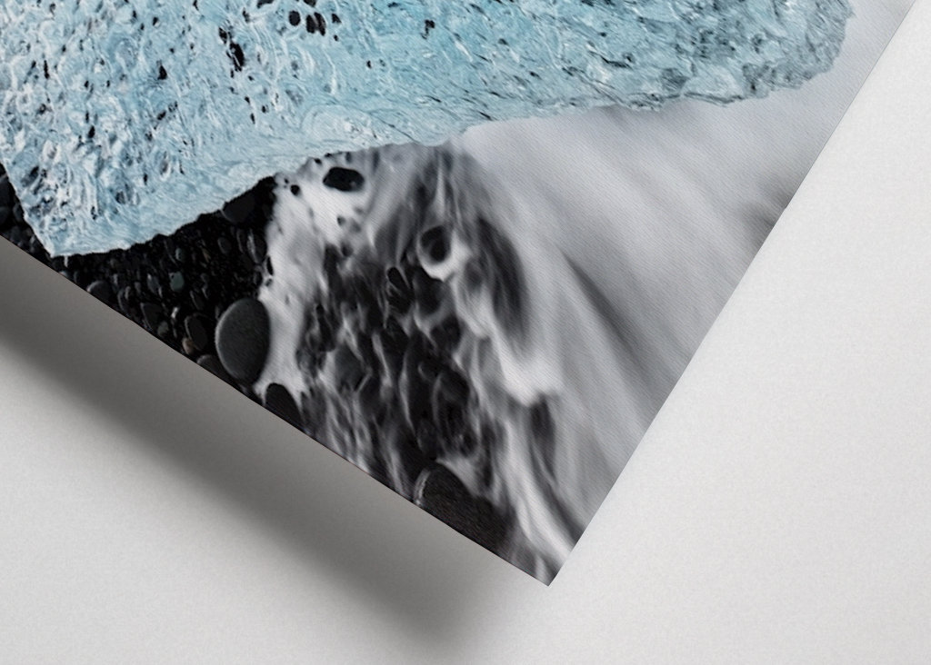 Eisblock in der Brandung