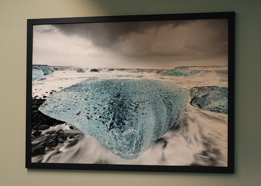 Eisblock in der Brandung