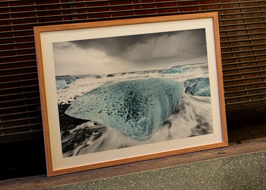 Eisblock in der Brandung