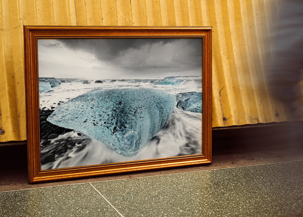 Eisblock in der Brandung