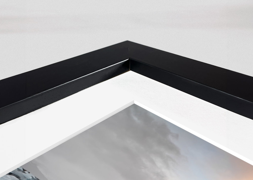 Eisblock am schwarzen Strand