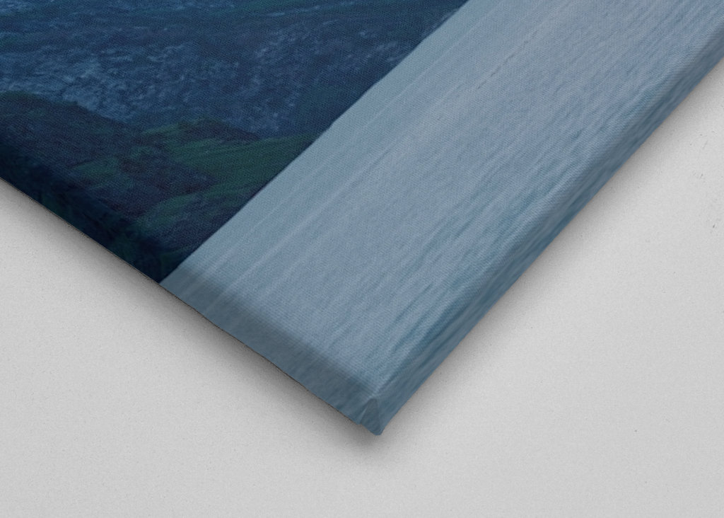 Rote Wolken am Fjord