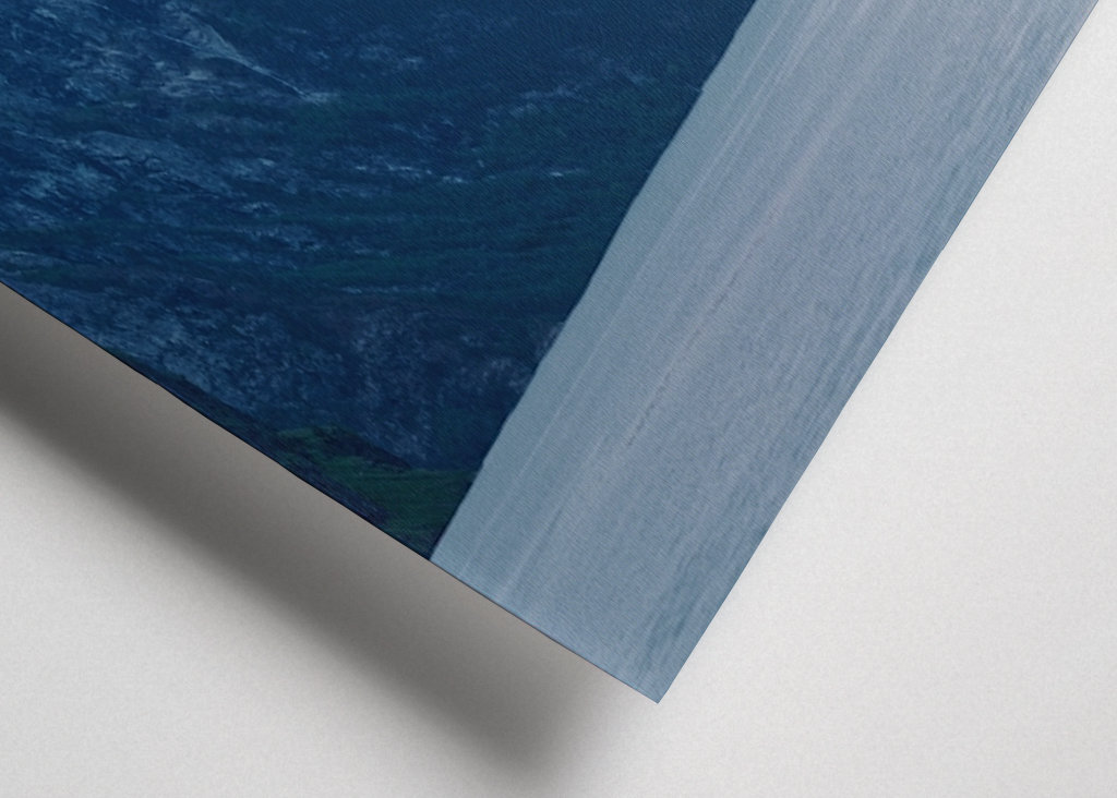 Rote Wolken am Fjord