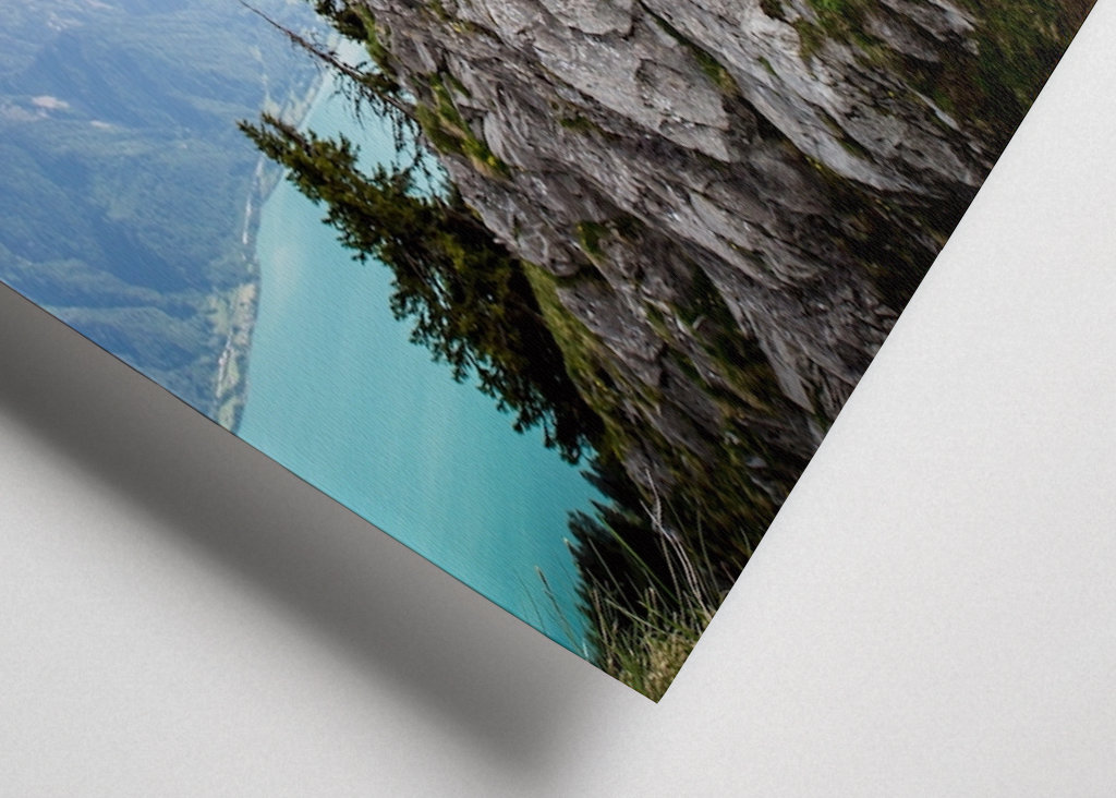 De pie en la cima y bailando