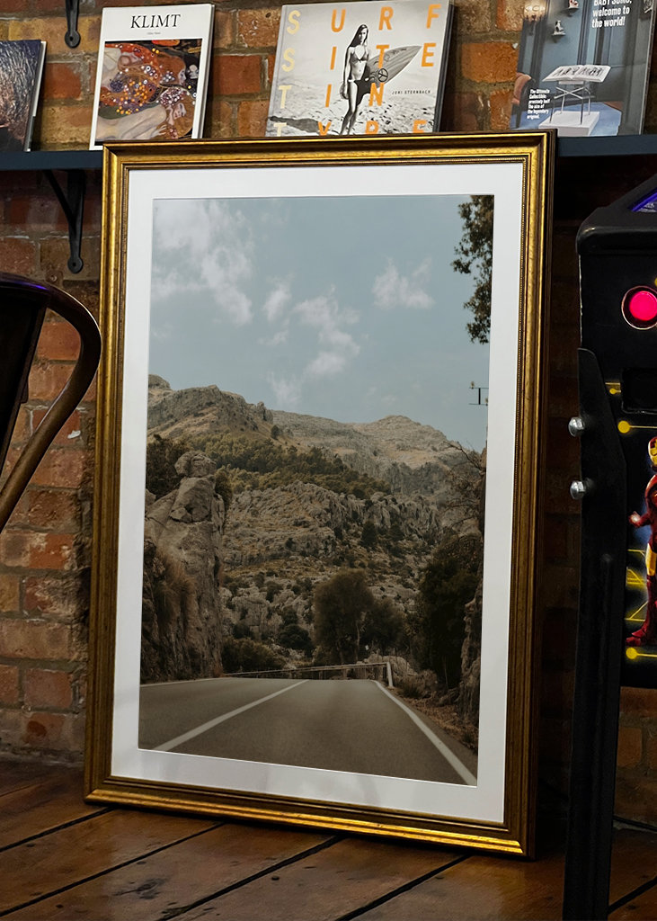 Straße durch den Berg