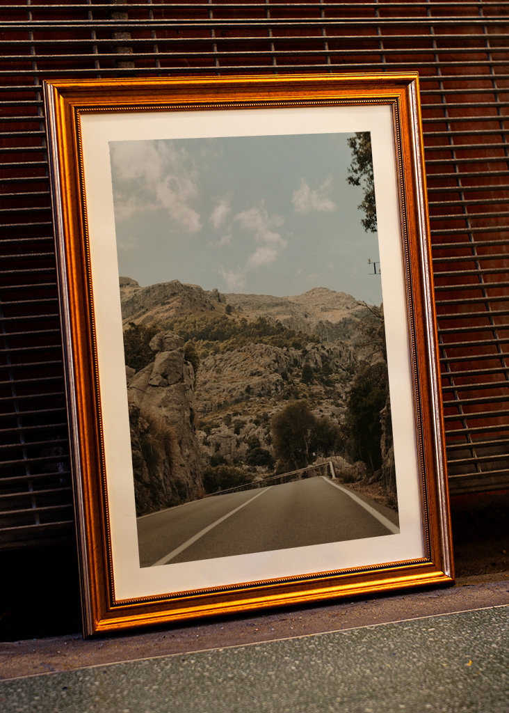 Straße durch den Berg