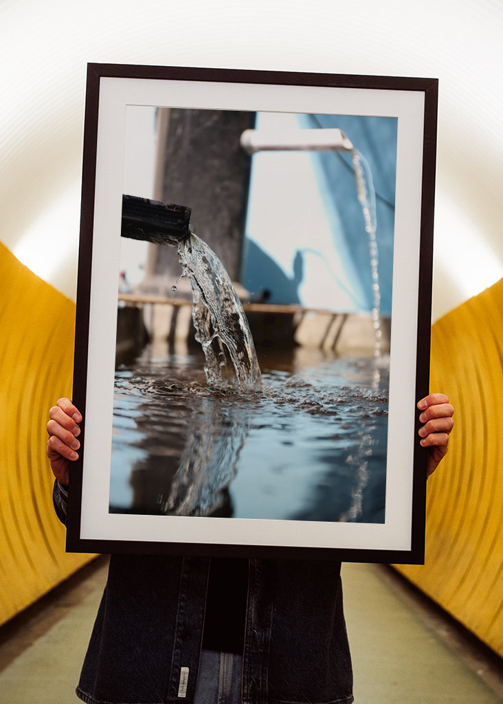 Acqua naturale che scorre in piscina