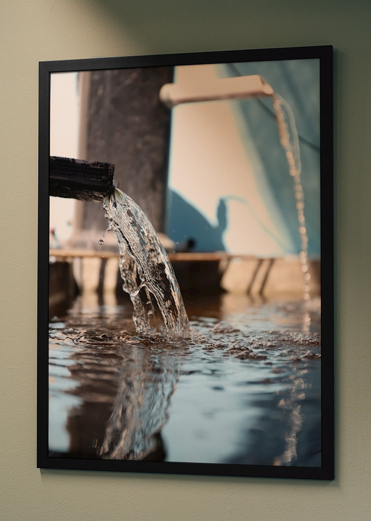 Acqua naturale che scorre in piscina