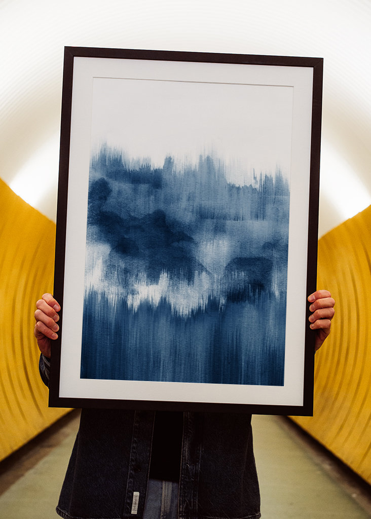 Pinselstriche aus blauem Aquarell