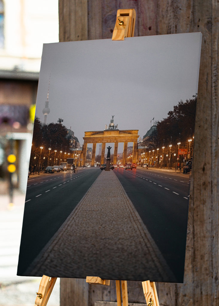 Brandenburgin portti oranssina