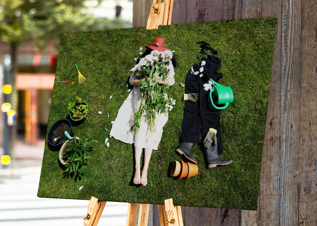 Frau und Paeonia lactiflora