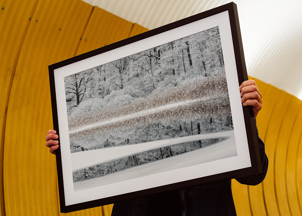 Reflexión invernal en el río Mölndal