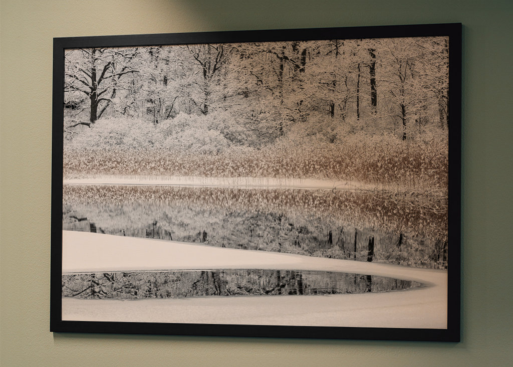 Reflexión invernal en el río Mölndal