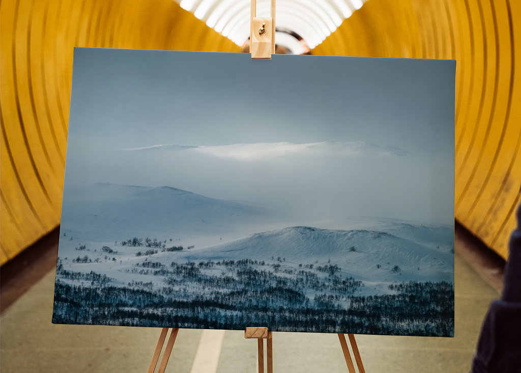 Hora se vznáší v oblacích