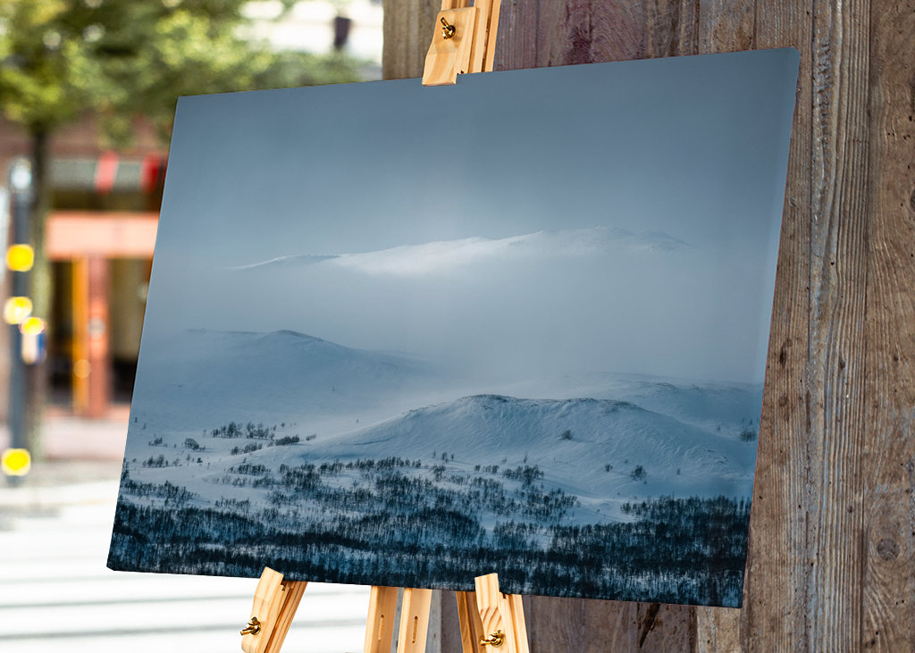 Hora se vznáší v oblacích