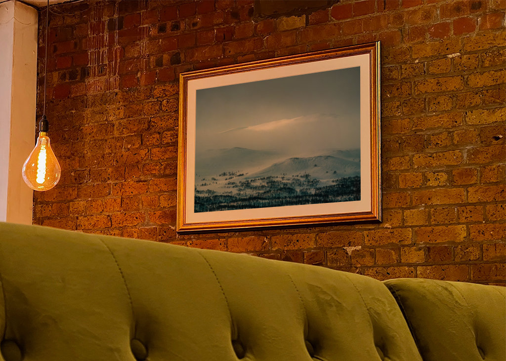 Hora se vznáší v oblacích