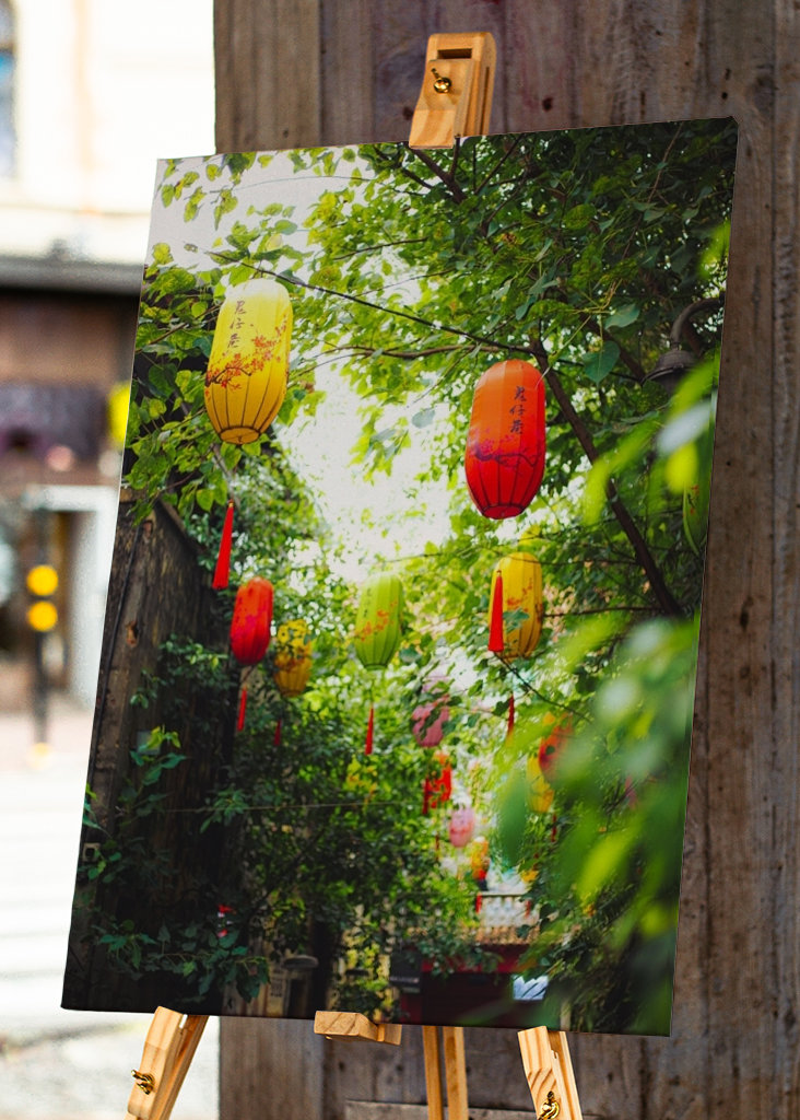 Asiatische Laternen im Garten