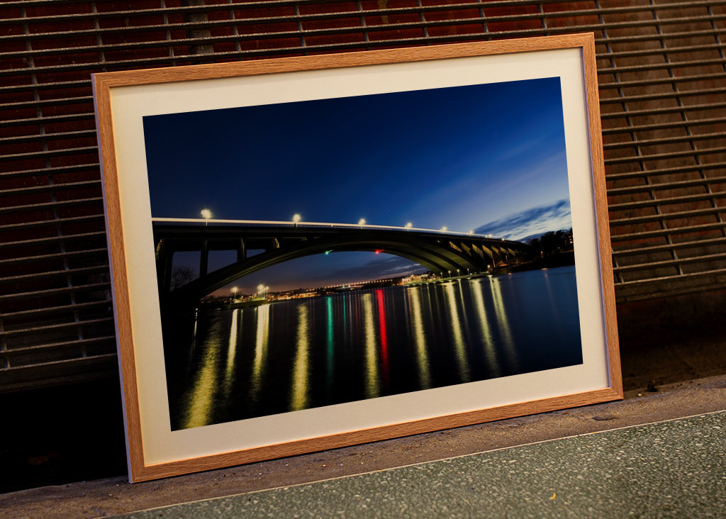 Krásný osvětlený most