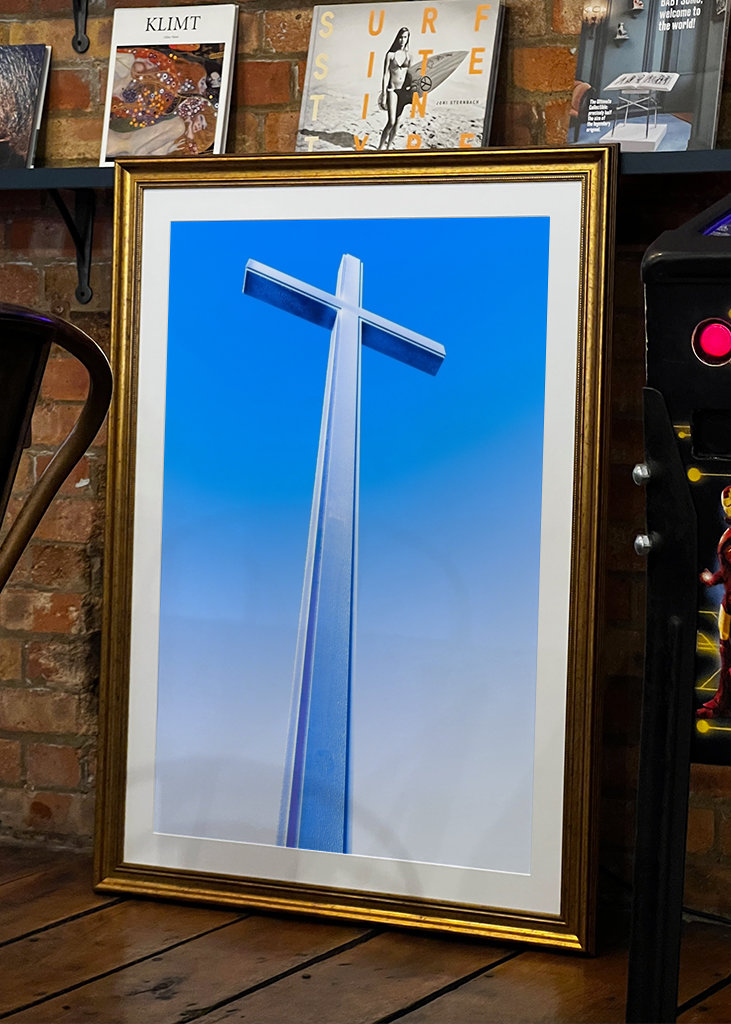 großes Kreuz in Farbe