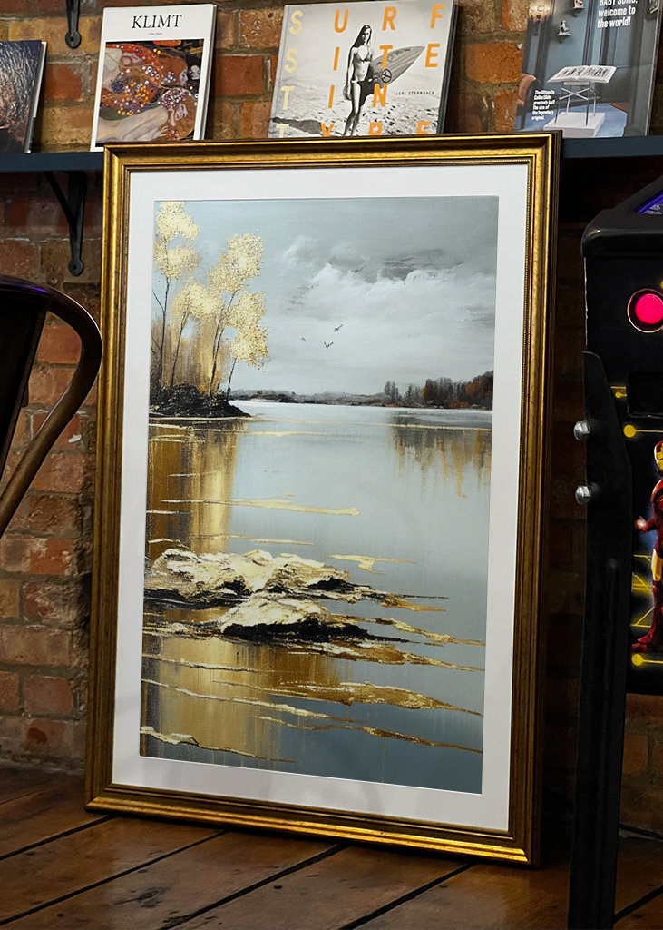 Guldglans i en Lugn Sjö 