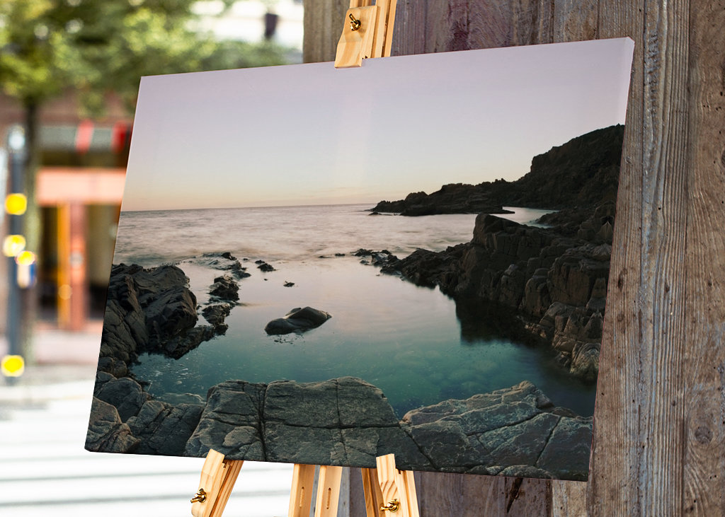 Le crépuscule, la mer et les falaises
