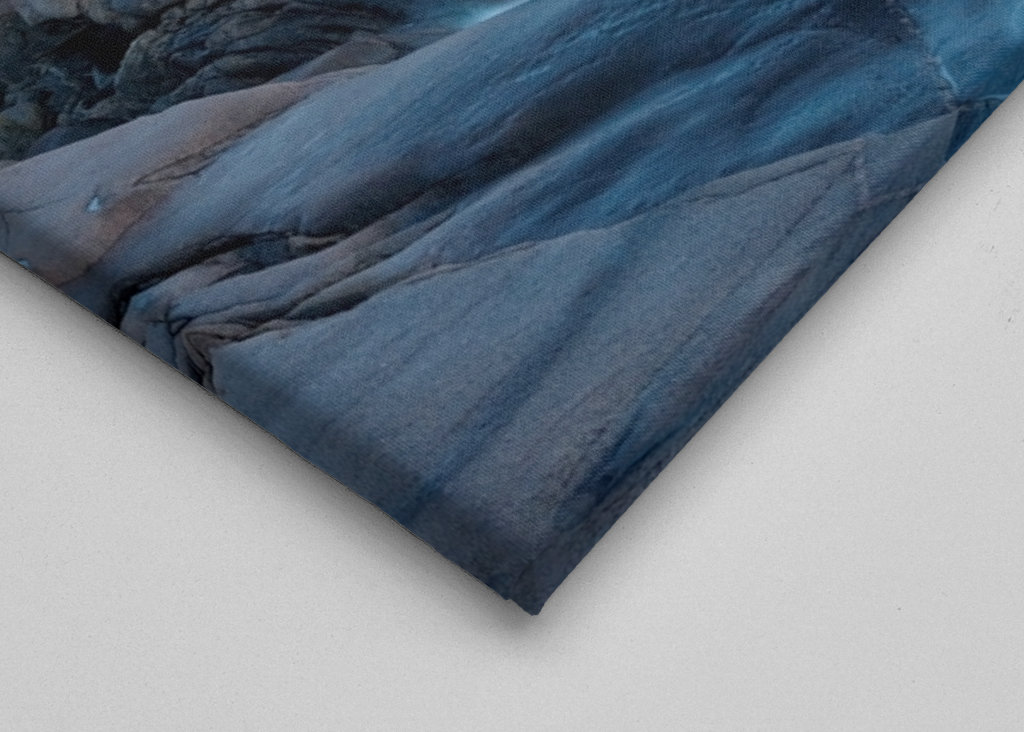 Měsíc, skály, moře