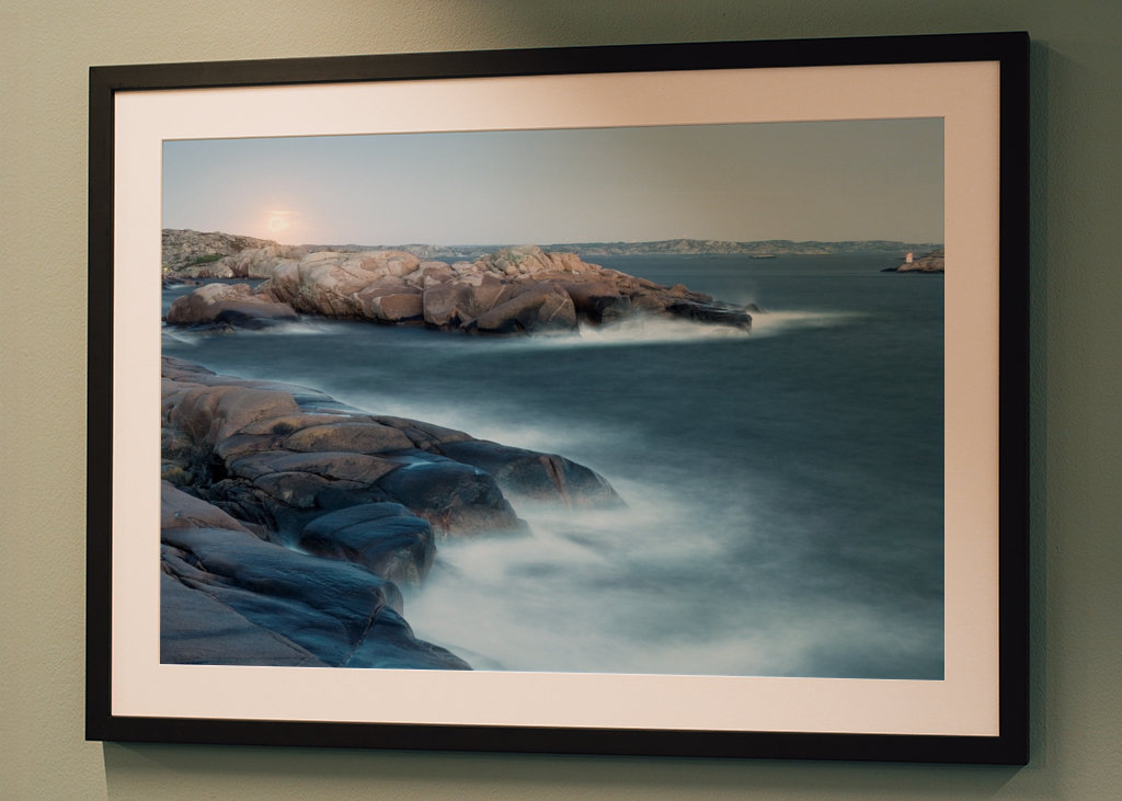 Měsíc, skály, moře