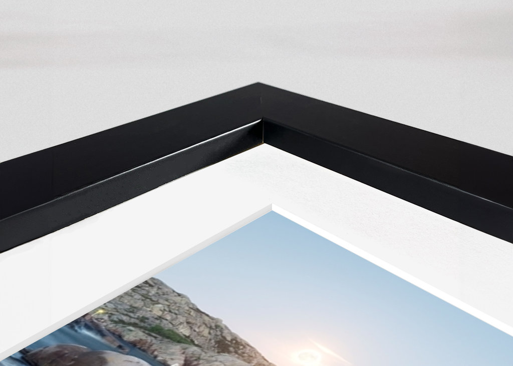 Měsíc, skály, moře