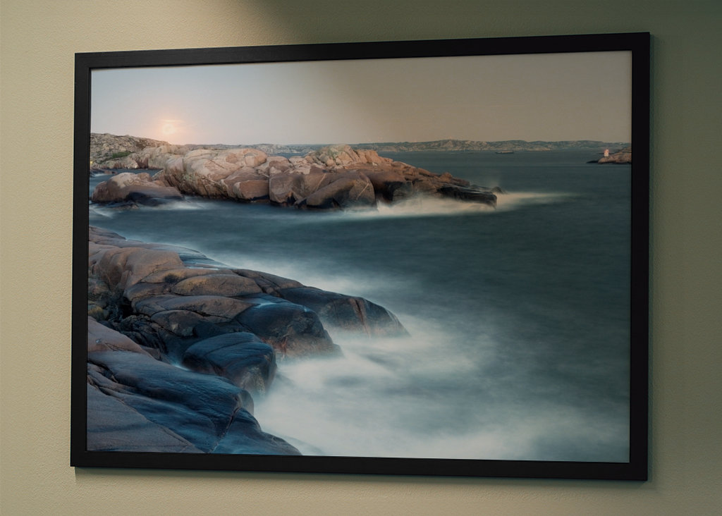 Měsíc, skály, moře