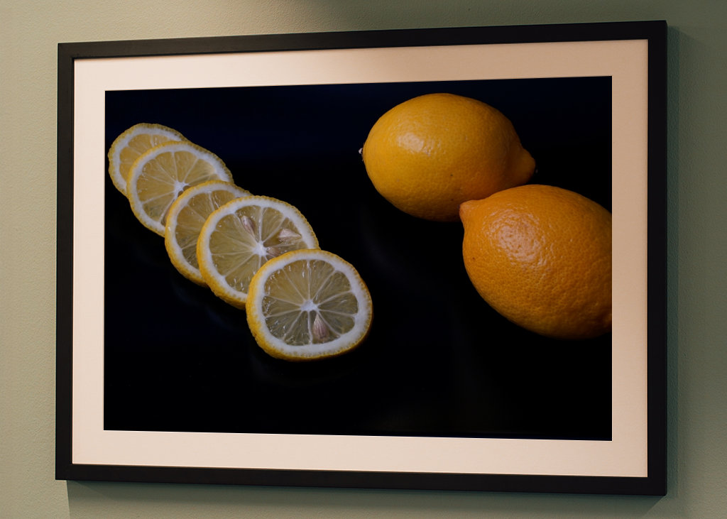 Citron en tranches et entier