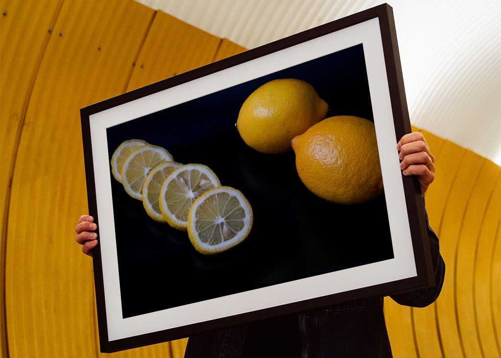 Citron en tranches et entier