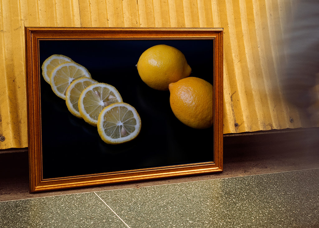 Citron en tranches et entier