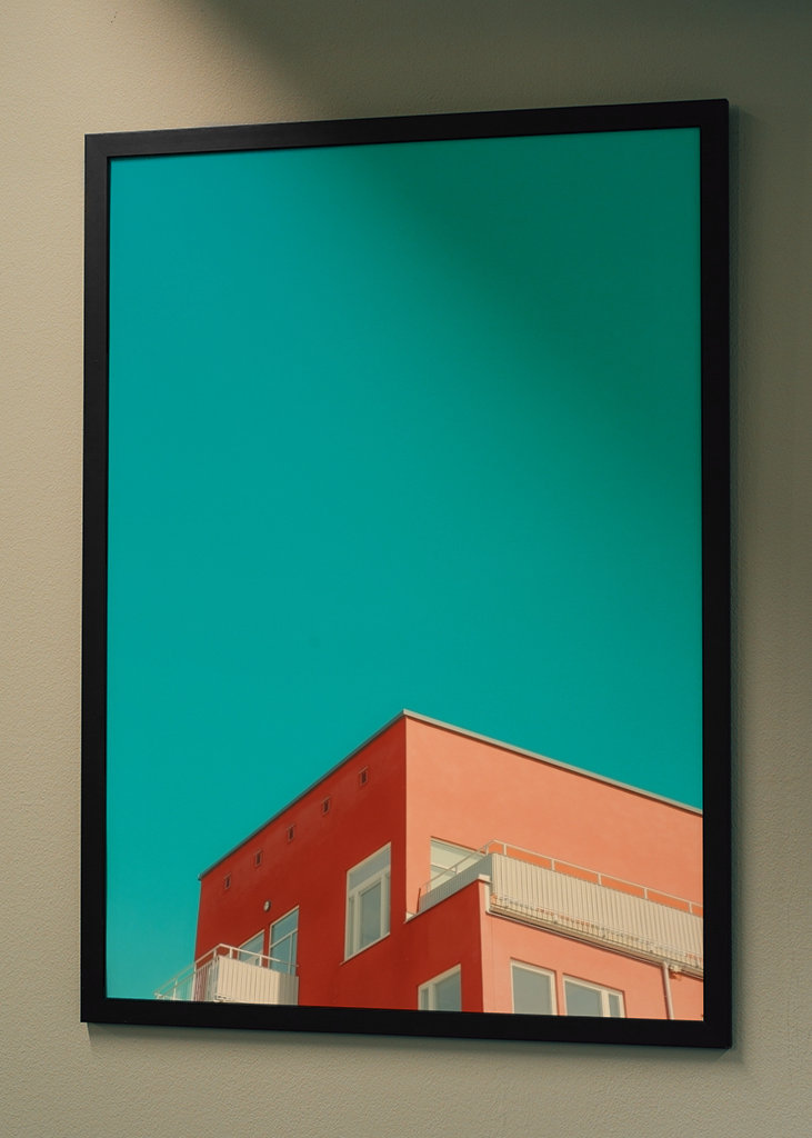 Rotes Haus gegen blauen Himmel