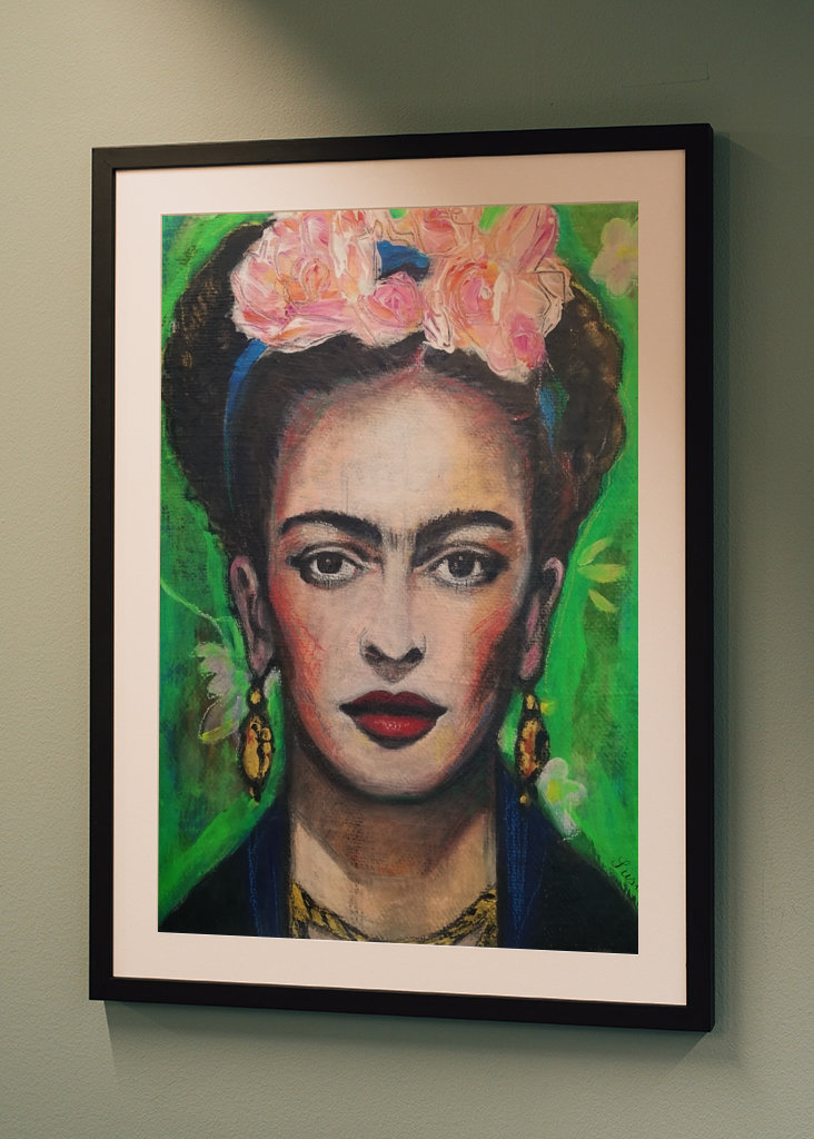 Frida Kahlo mit Blumen