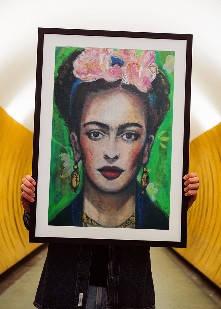 Frida Kahlo mit Blumen