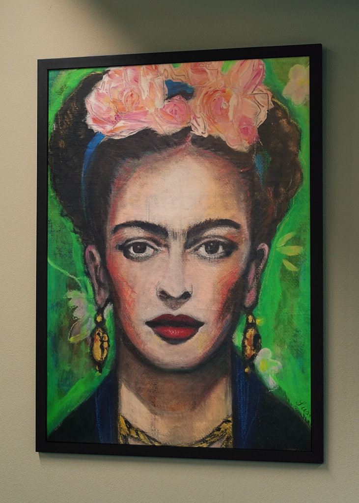 Frida Kahlo mit Blumen